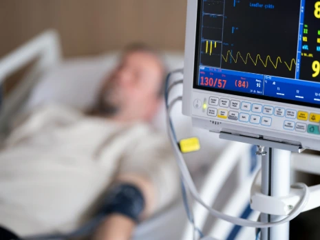 HOSPITAL BED WITH ACCESSORIES